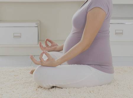 Yoga Prénatal - Plus d'1h30 de cours de yoga prénatal en ligne pour femme enceinte |