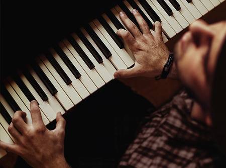 Improviser du jazz au piano - Apprendre à improviser et à jouer du jazz au piano |