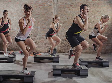 Step Fitness - Niveau 3 - Renforcer son corps en rythme avec le Step Fitness - Niveau Avancé |