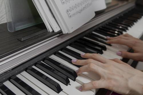Piano : les Tenues - Apprendre les tenues au piano en ligne |